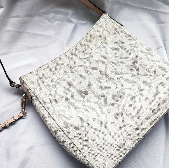 Jet Set Travel Large Logo Messenger - Picture 2 of 5